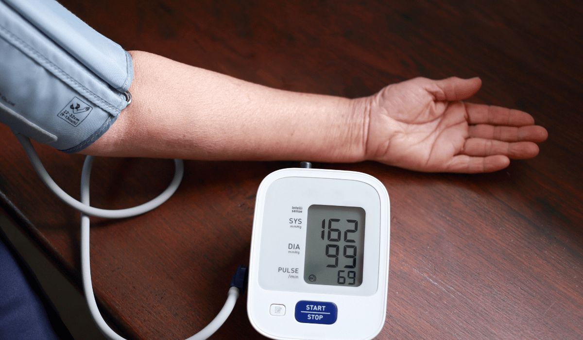 Can High Blood Pressure Directly Cause Flashing Lights